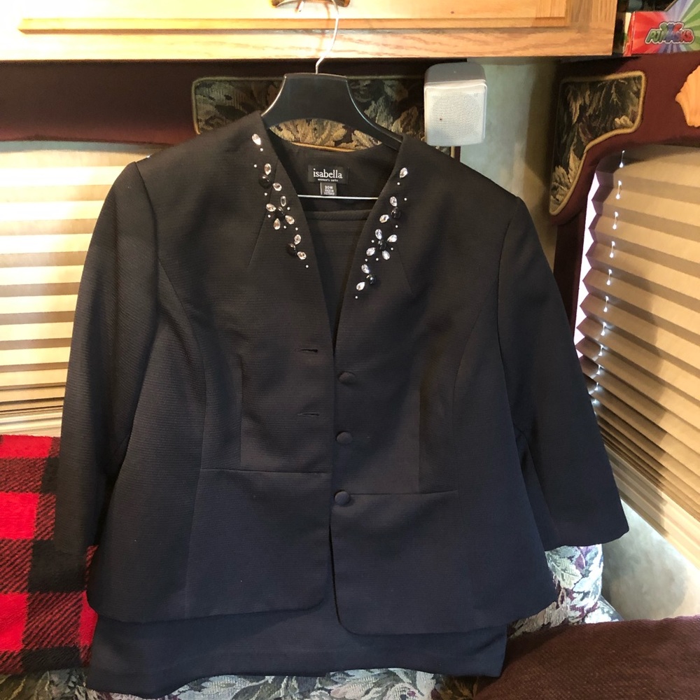 Women’s 2 piece suit.